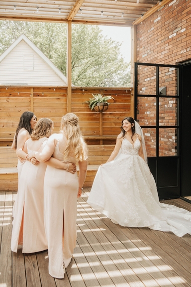 BrideandBridesmaidsPatio