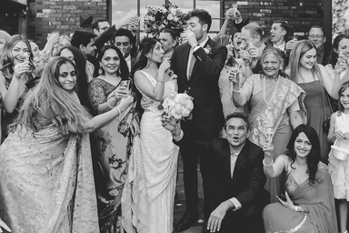 Weddingfamilyportraitoutside